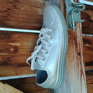 Converse silver faux leather low top lace up sneakers women's sz 6